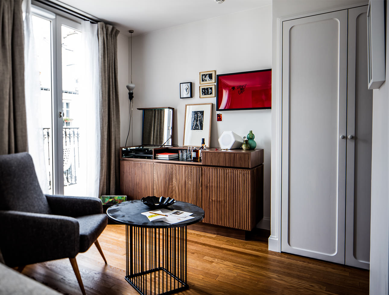 midcentury-double-room-decor-le-pigalle-hotel-paris