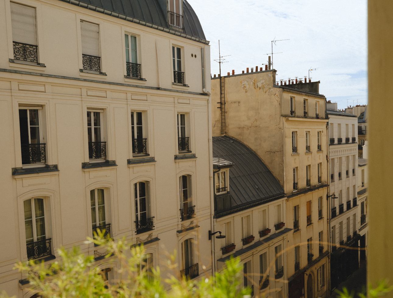 le-pigalle-paris-hotel-room-view