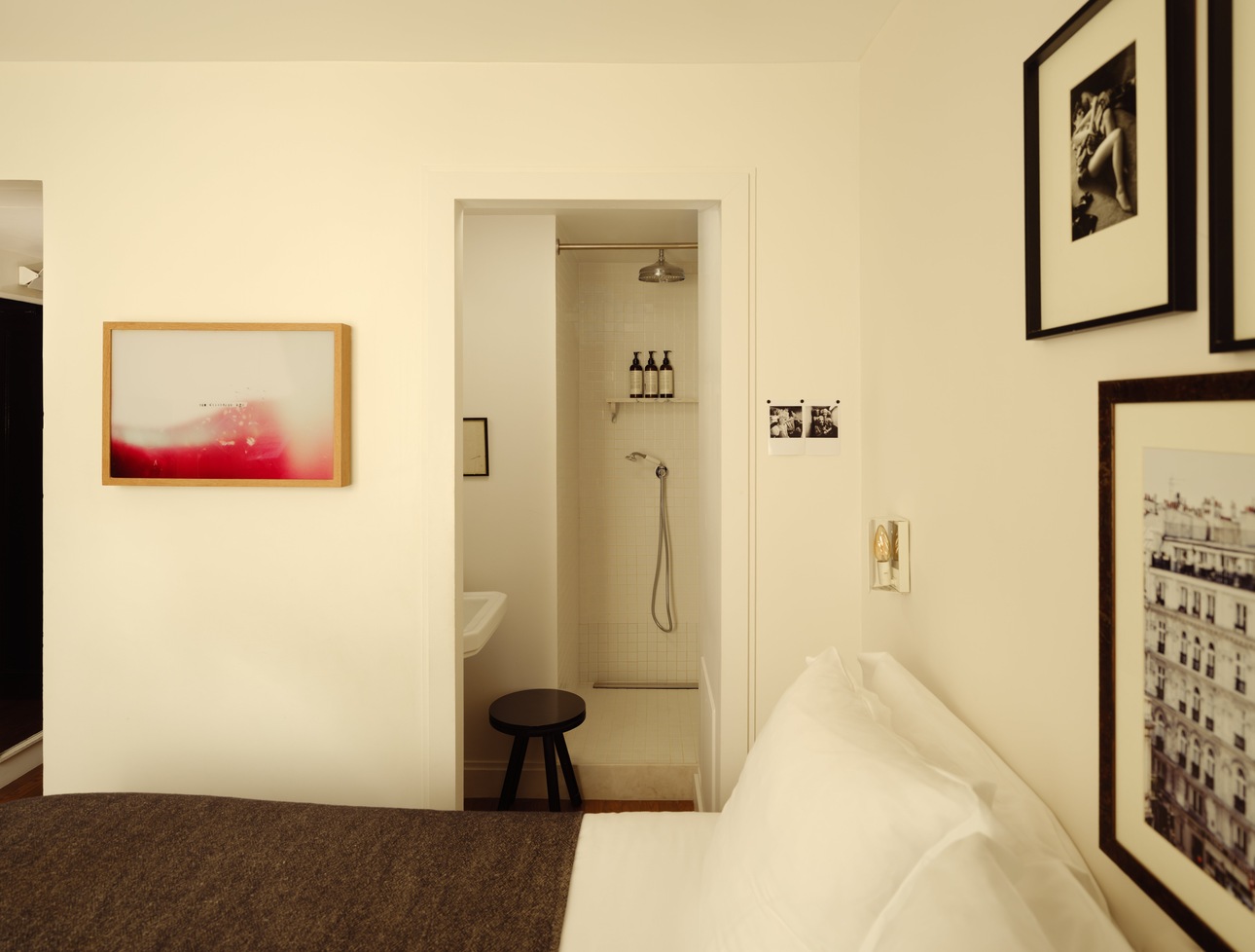 le-pigalle-hotel-room-view-bathroom-2