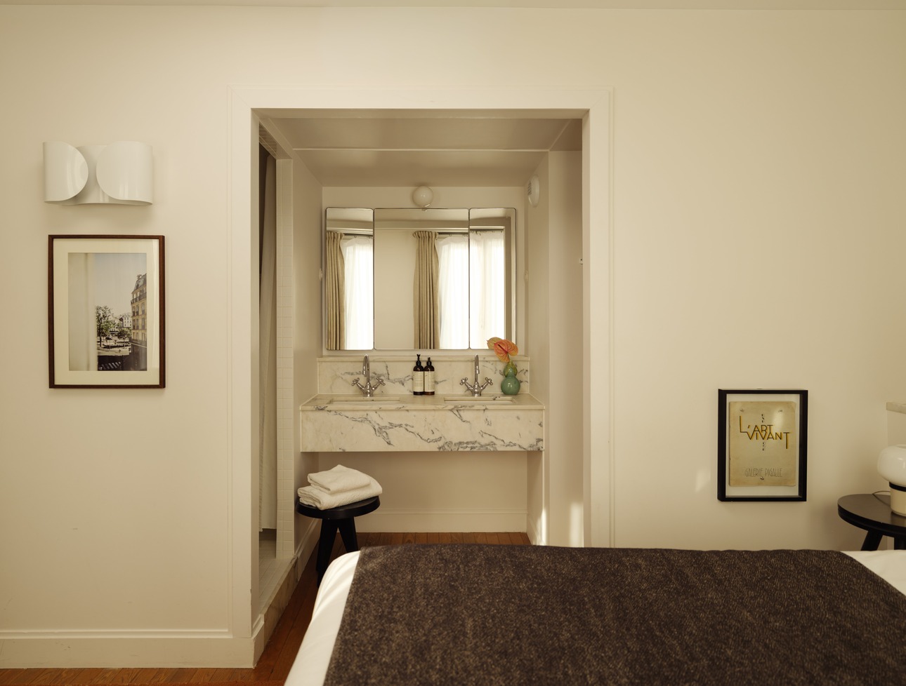 le-pigalle-hotel-room-view-bathroom-1