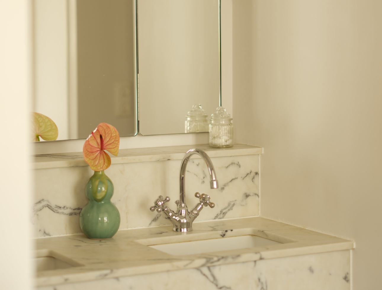 le-pigalle-hotel-room-view-bathroom-4