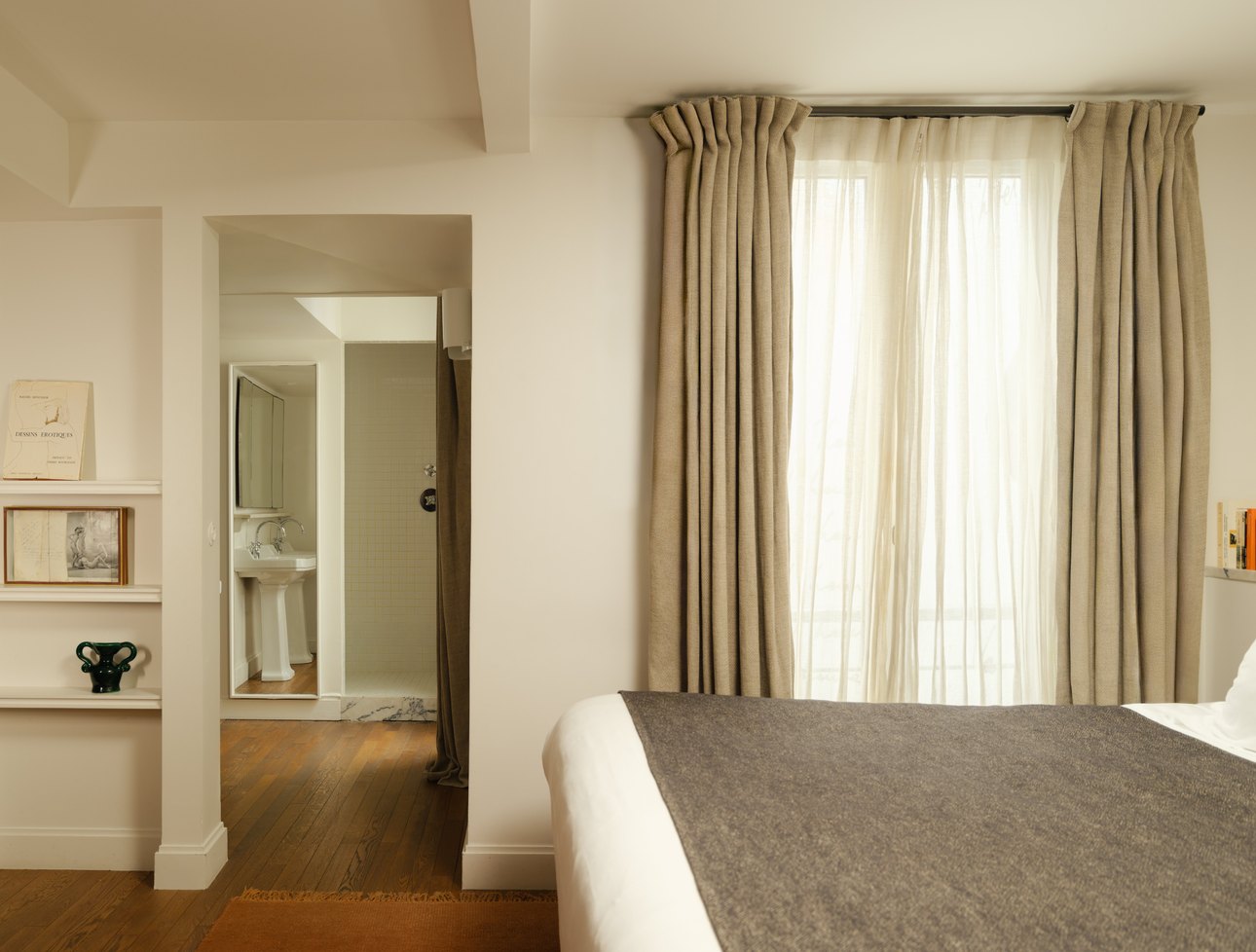 boutique-hotel-double-room-le-pigalle-paris-5