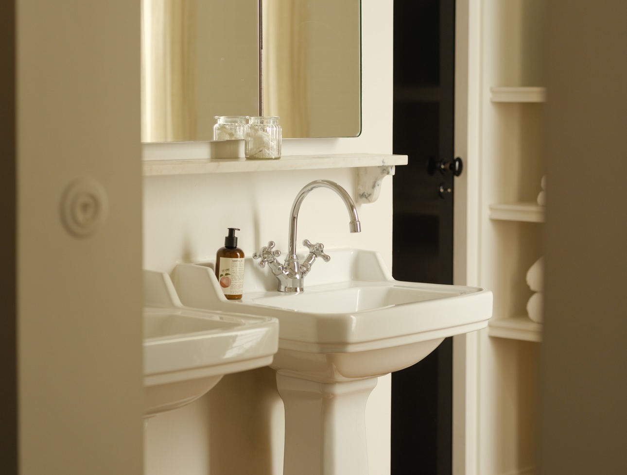 le-pigalle-hotel-room-view-bathroom-2