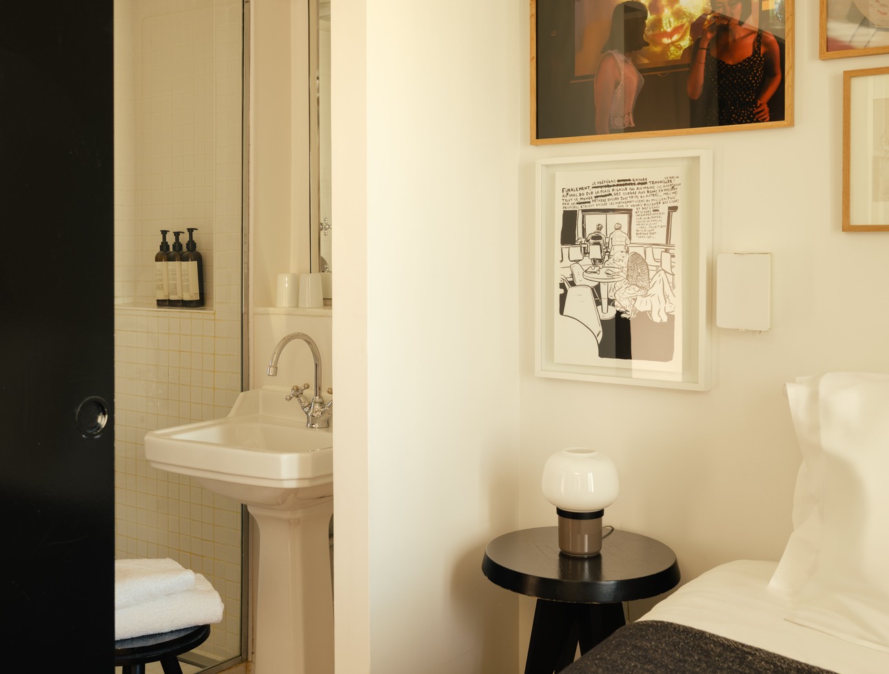 le-pigalle-hotel-room-bathroom-2