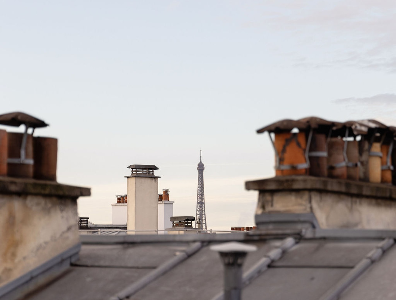 le-pigalle-hotel-room-view-eiffel-tower-1