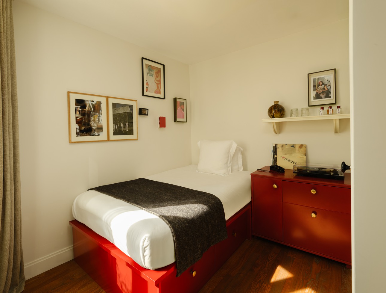 boutique-hotel-double-room-le-pigalle-paris-1