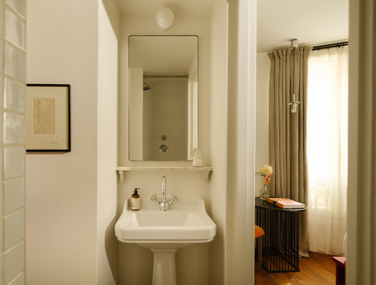 le-pigalle-hotel-room-bathroom-1